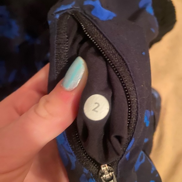 lululemon tracker shorts size 2 3” - Picture 3 of 3